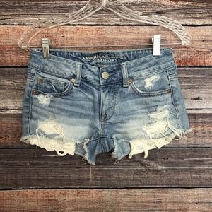 American Eagle size 00 Light Wash Lace Pocket Shortie Shorts